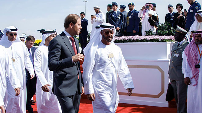 لقاء وزير الصناعة الروسي وولي عهد أبو ظبي على هامش معرض الطيران في دبي لقاء وزير الصناعة الروسي وولي عهد أبو ظبي على هامش معرض الطيران في دبي